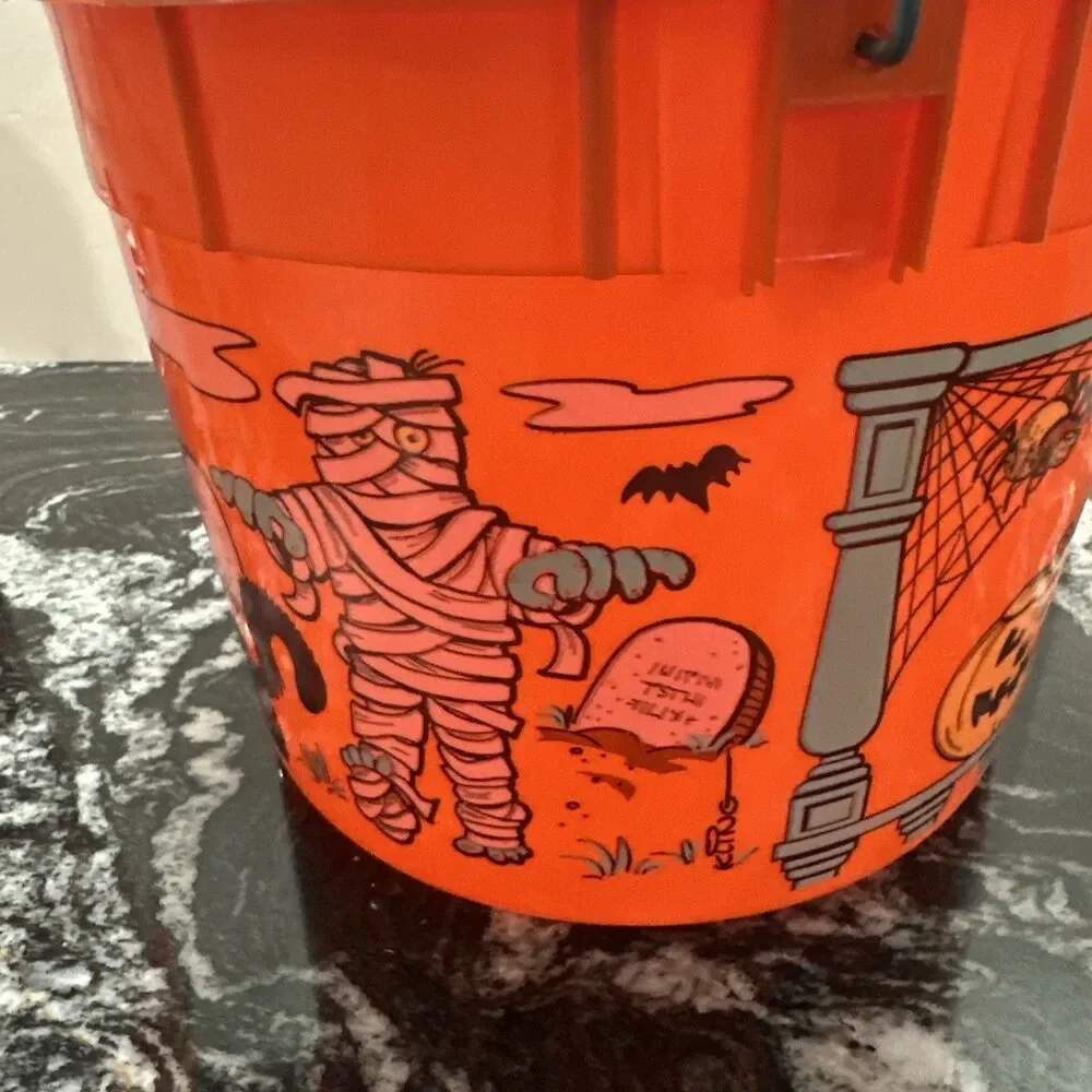 Vintage Halloween Candy Trick or Treat Bucket Pail Plastic RARE Metal Handle